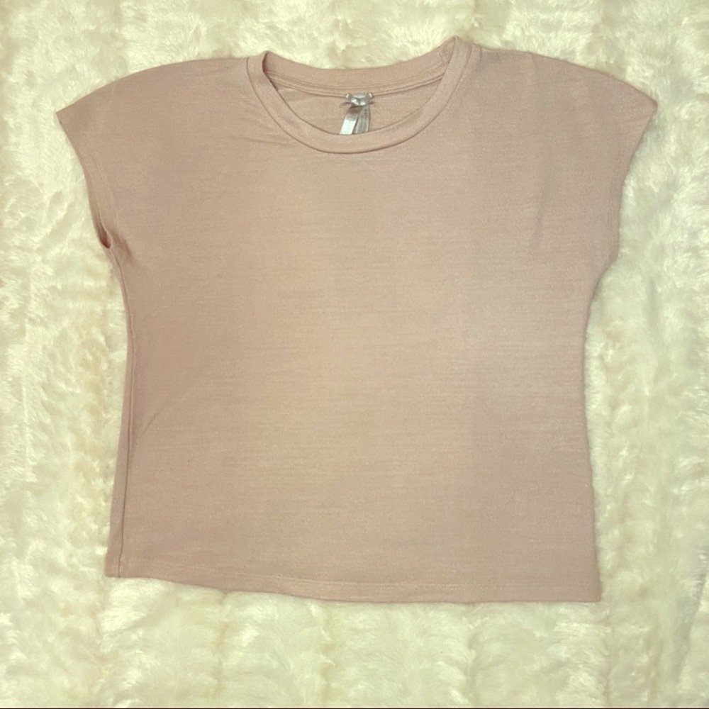 Crop light pink tee